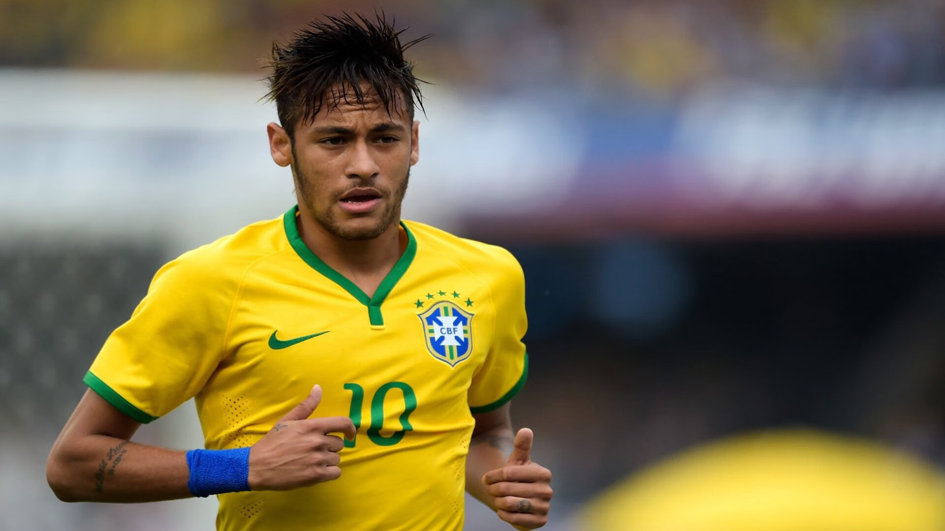 -队内组织技术分析会鼓励球员从数据中总结个人提升路径，球员组织能力