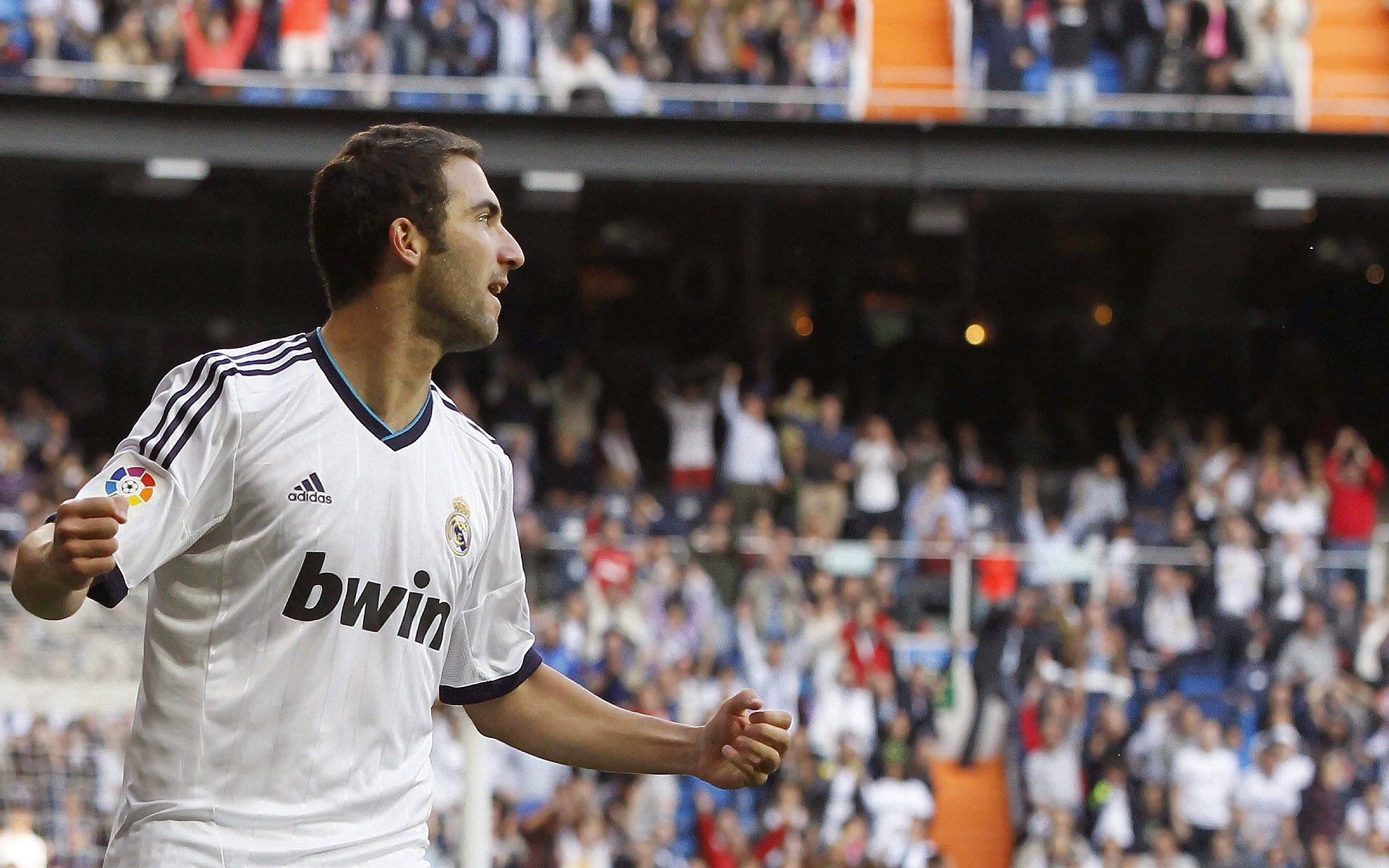 意甲经典对抗:埃及前锋在米兰德比中梅开二度,埃及队球星